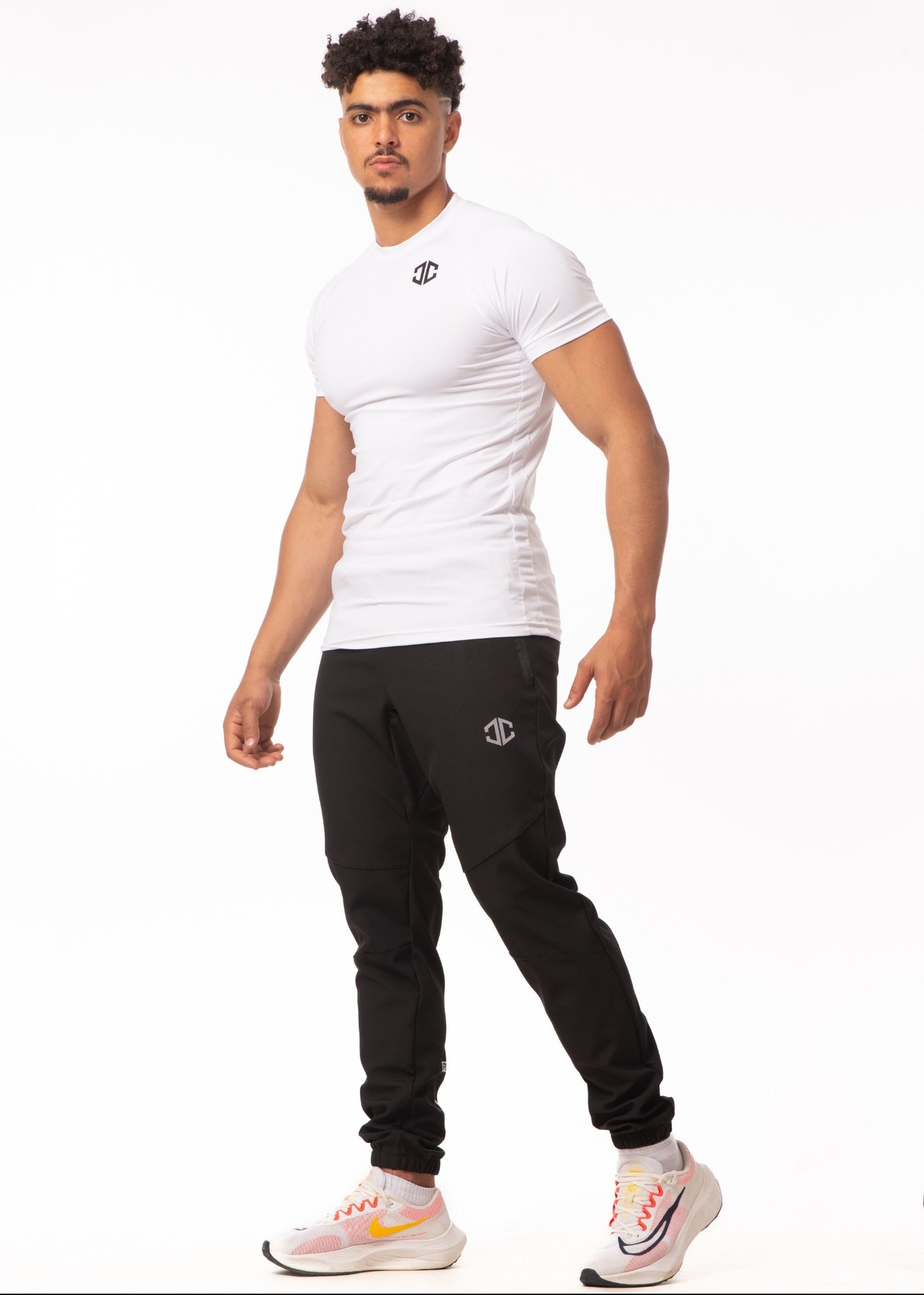 Ensemble – Tee Blanc + Jogger Noir | CAPRA™