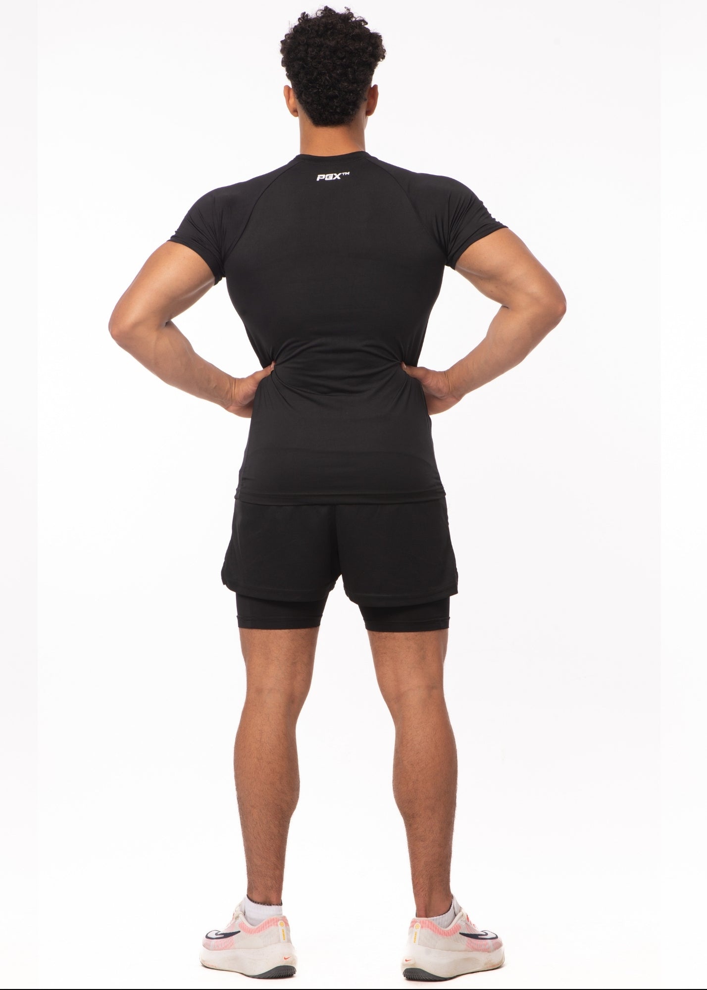 Ensemble – Tee Noir + Short Noir sur Noir | CAPRA™
