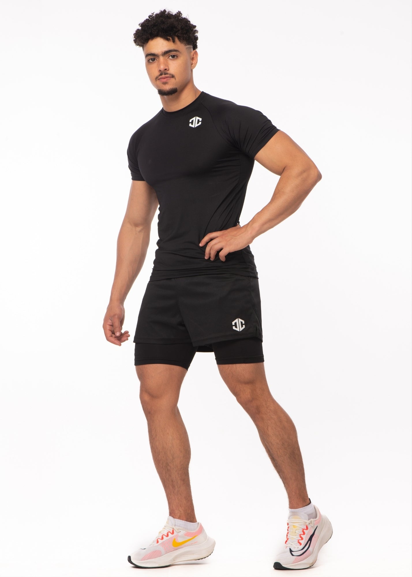 Ensemble – Tee Noir + Short Noir sur Noir | CAPRA™