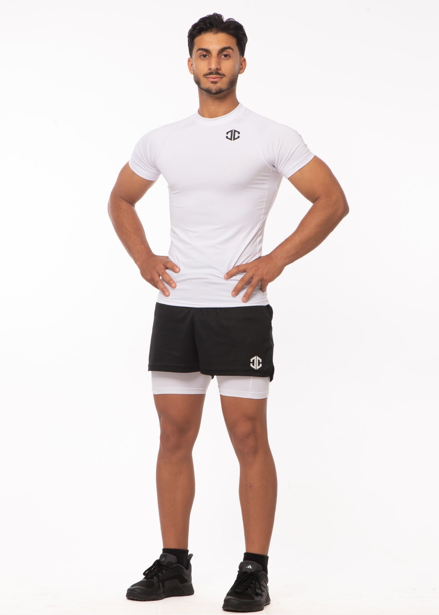 Ensemble – Tee Blanc + Short Noir sur Blanc | CAPRA™