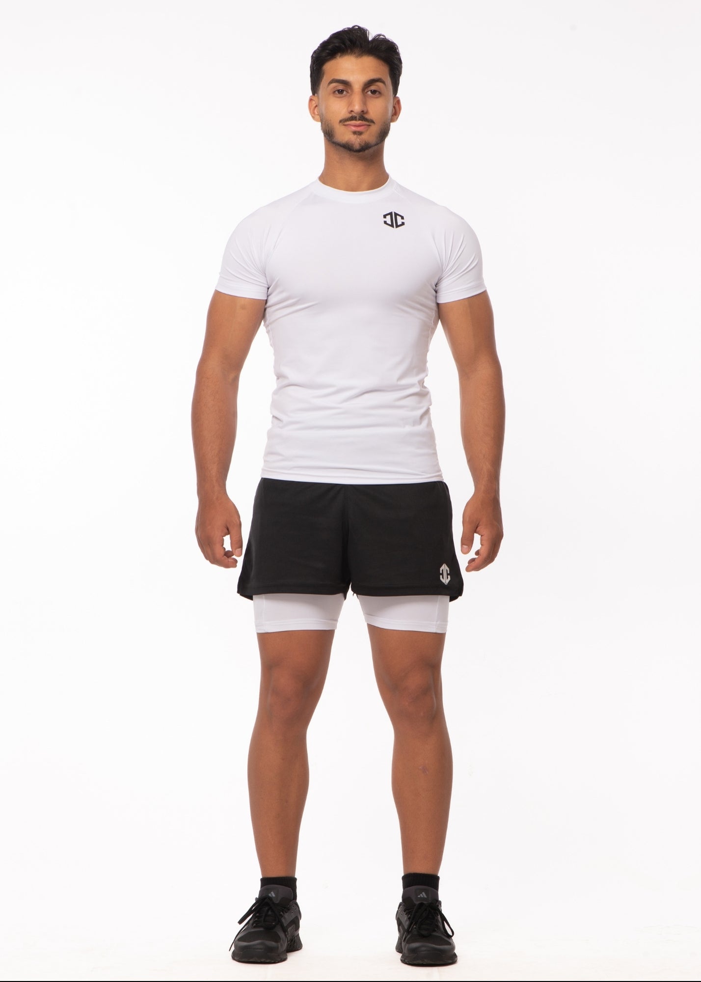 Ensemble – Tee Blanc + Short Noir sur Blanc | CAPRA™
