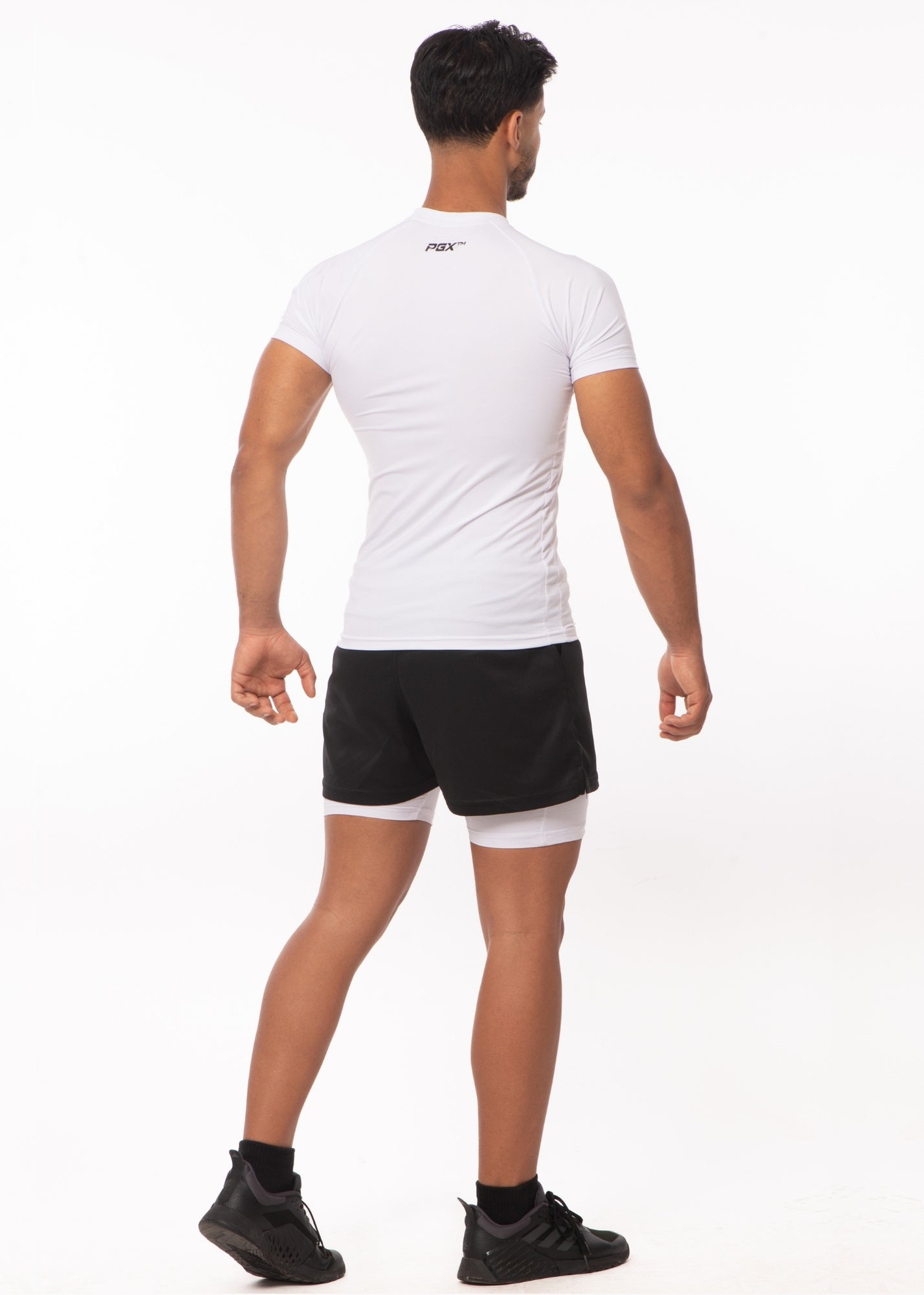 Ensemble – Tee Blanc + Short Noir sur Blanc | CAPRA™