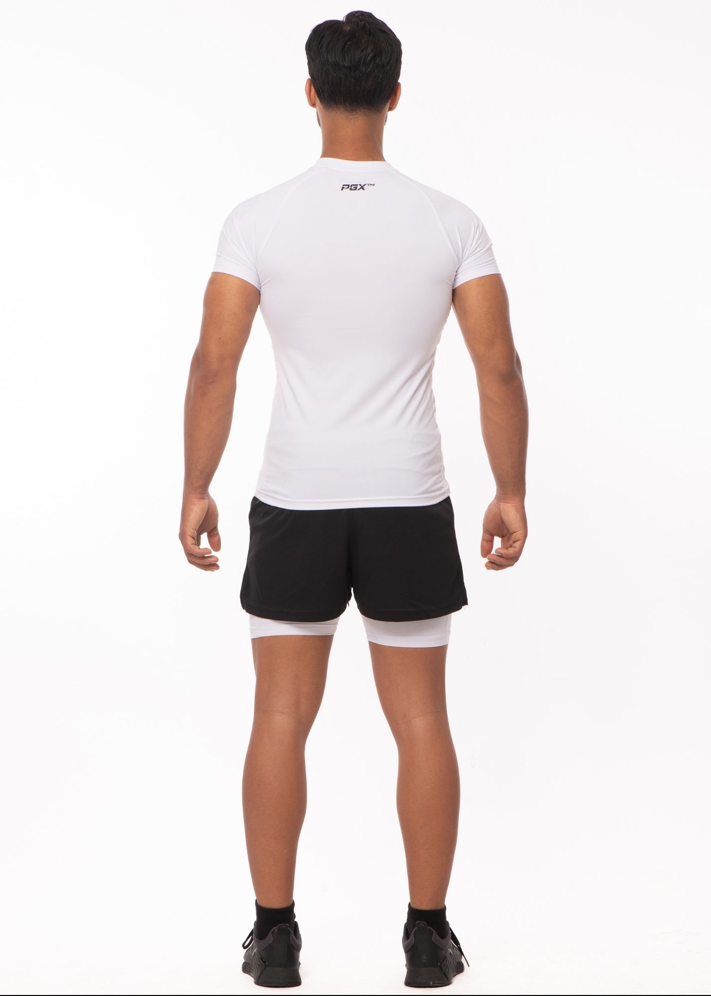 Ensemble – Tee Blanc + Short Noir sur Blanc | CAPRA™
