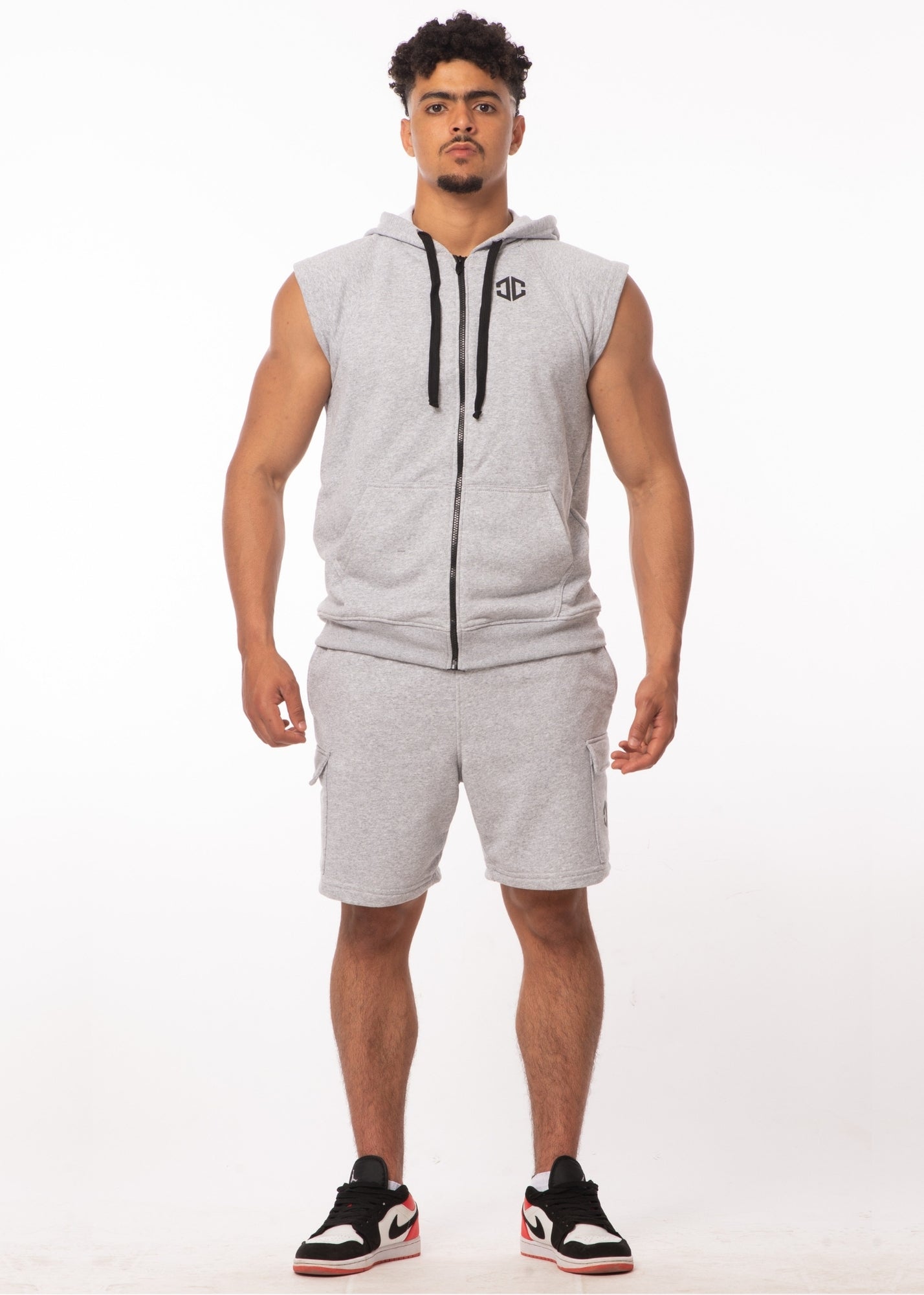 Ensemble – Hoodie Sans Manches Zip + Short Cargo – Gris | CAPRA™